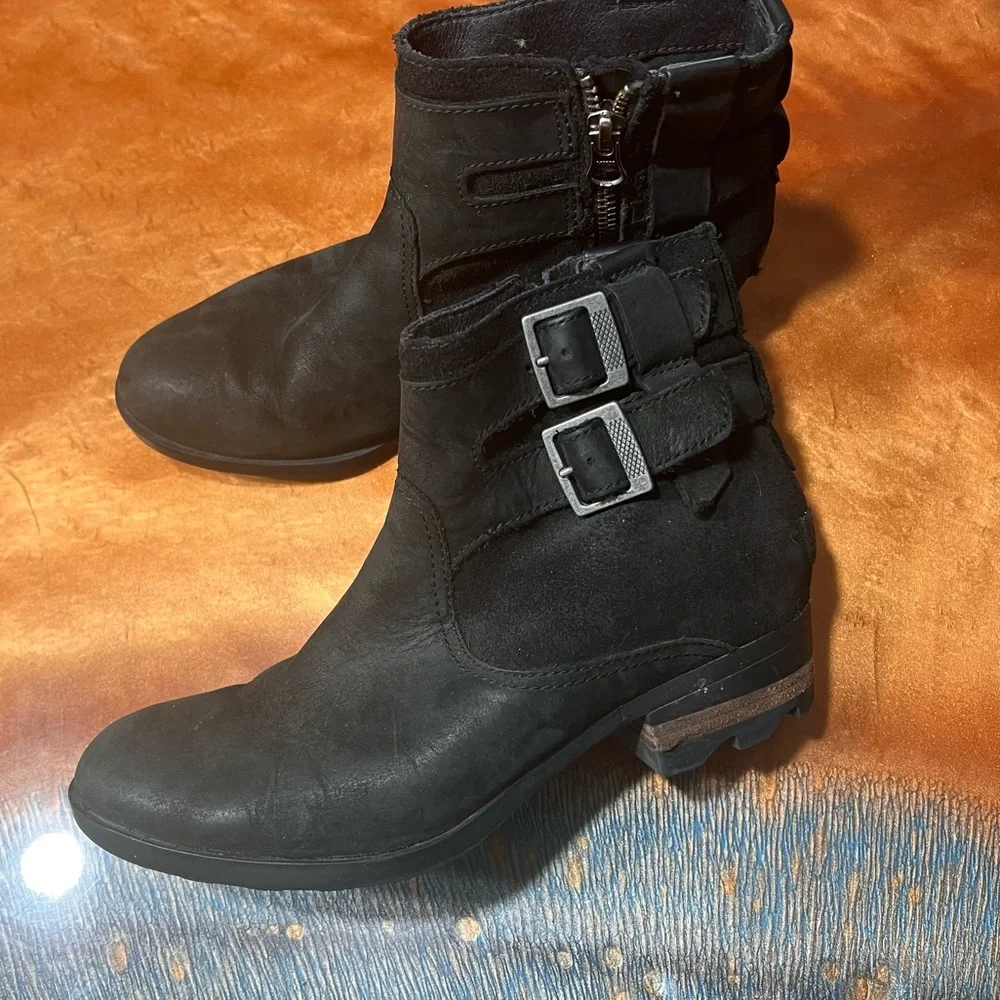 Sorel Lolla Black Leather Ankle Boots size 7